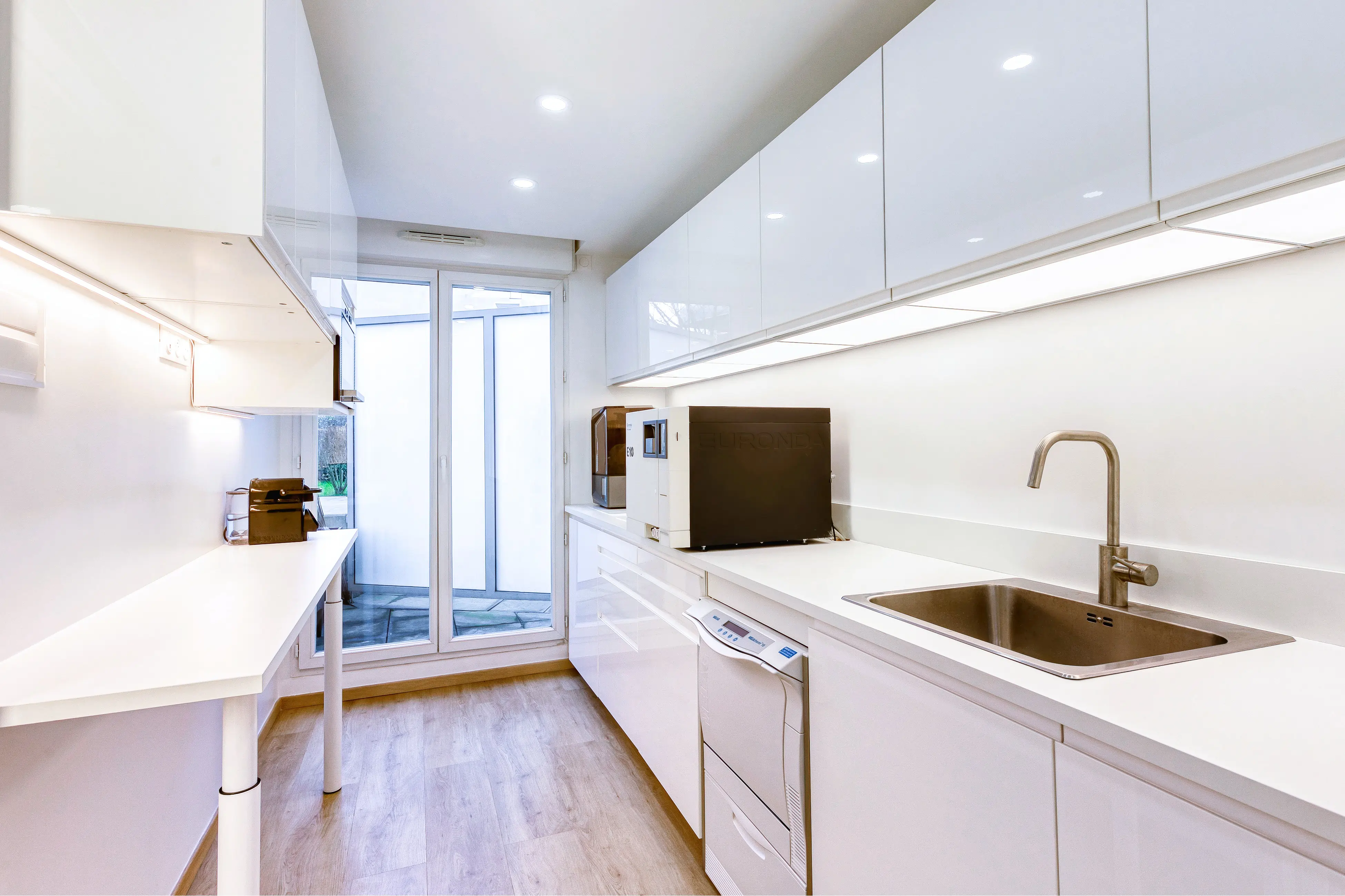 Zone de stérilisation aux normes médicales